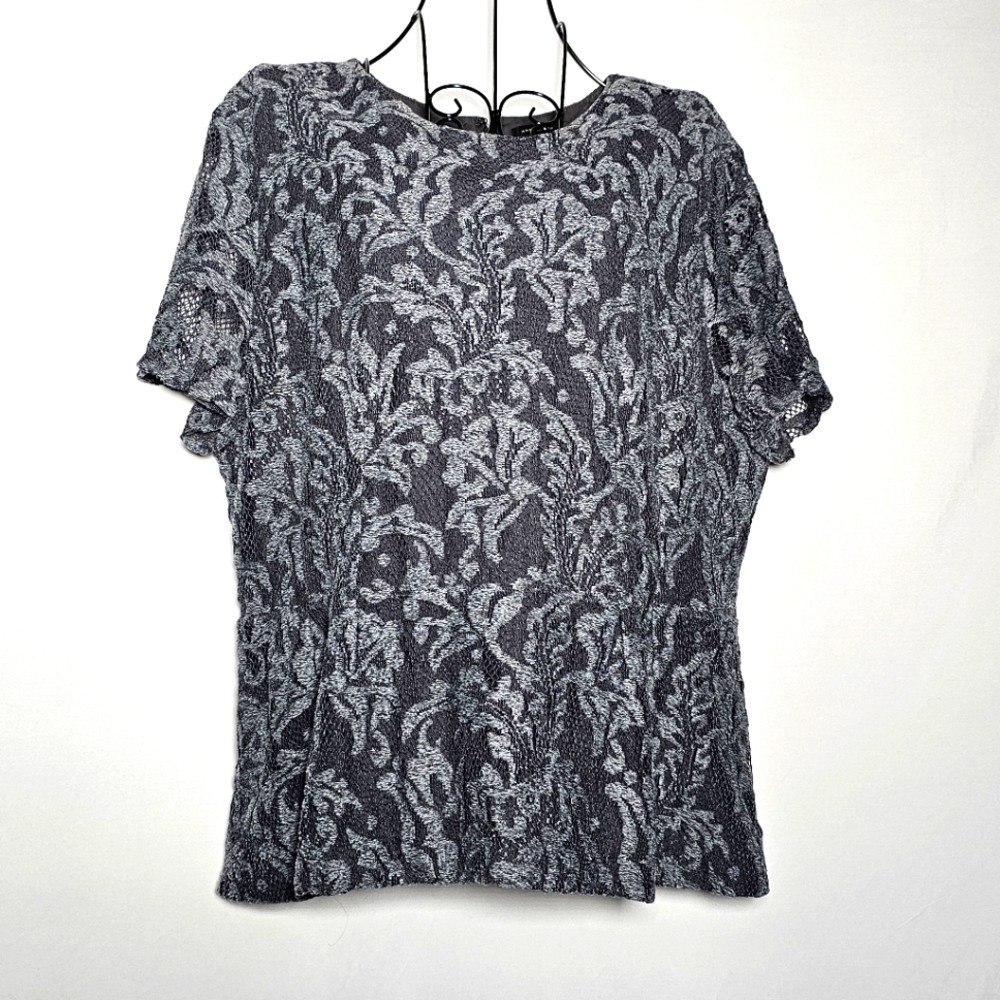 Ann Taylor Gray and Light Gray Floral Knit Short Sleeve Top